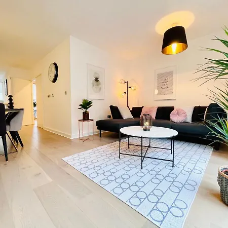 Olympic Family Home, With Own Garden Bliss *
