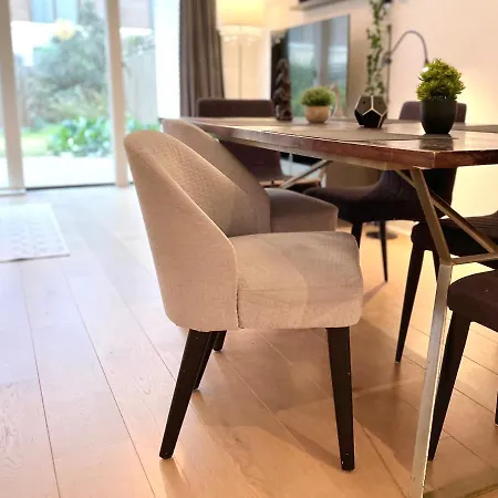 Olympic Family Home, With Own Garden Bliss * London
