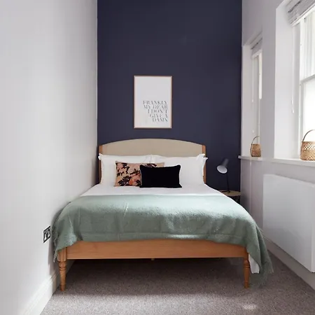 1vh Virginia House, 31 Bloomsbury Way By Living Holiday home