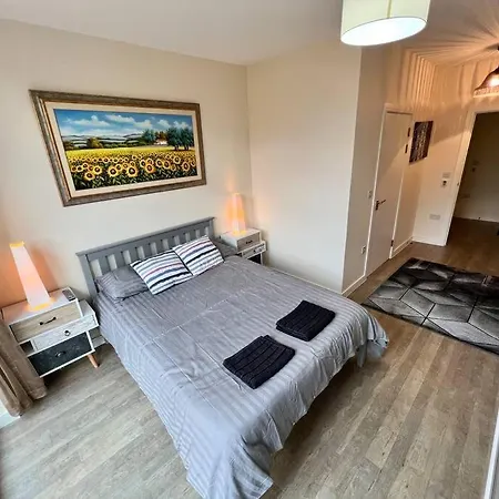 Apartment Luxury 5* Penthouse Greenwich Sleep 9 With Parking