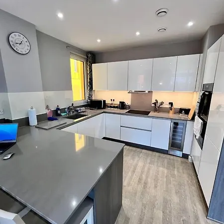 Luxury 5* Penthouse Greenwich Sleep 9 With Parking Apartment