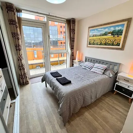 Apartment Luxury 5* Penthouse Greenwich Sleep 9 With Parking