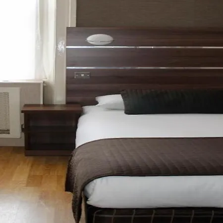 Huttons Hotel, Victoria 3* لندن