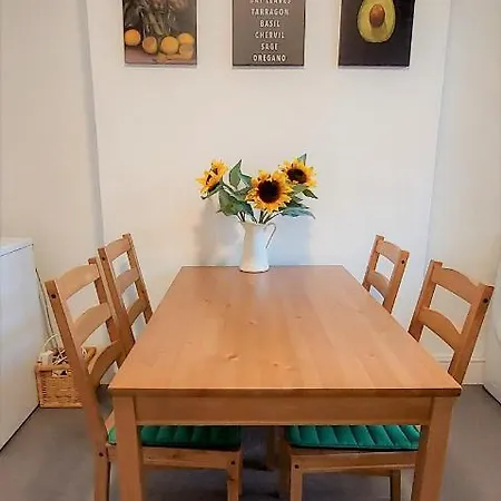 Very Spacious Two Bedroom Converted In East Croydon