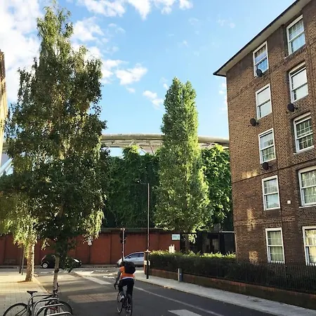 Specious 2 Bedroom Flat - Zone 1 *