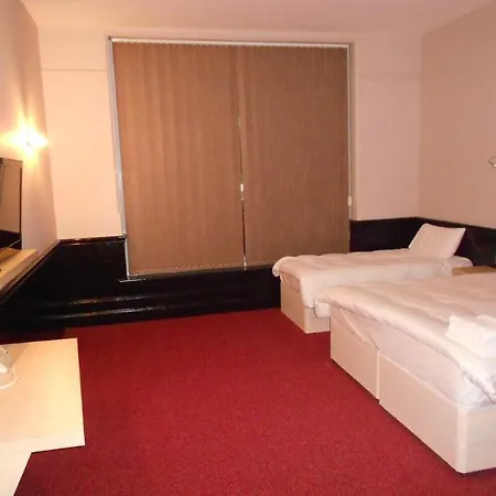 Ruskin 3*