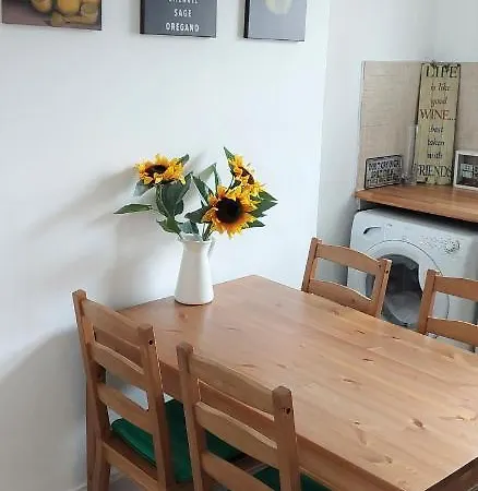 Very Spacious Two Bedroom Converted In East * Croydon