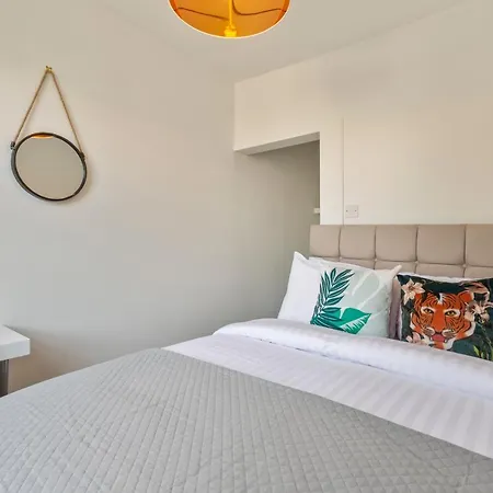 Camden - Barracks Apartment *