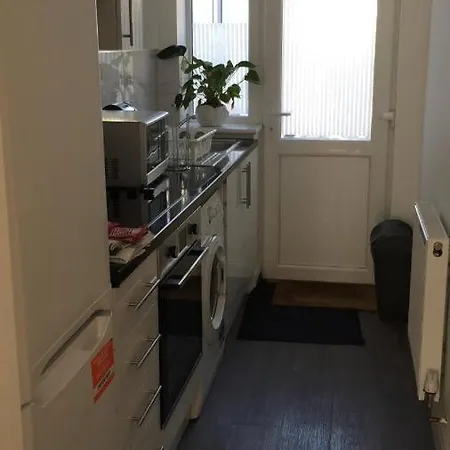 Quiet Studio By Lloyd Park * South Norwood
