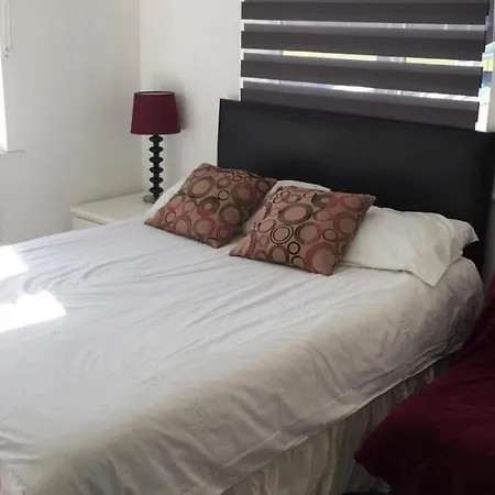Quiet Studio By Lloyd Park Apartment