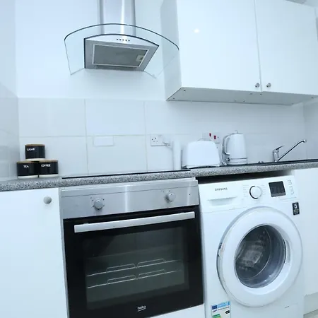 Apartment Cosy With En-suite Bathroom And Shared Kitchen