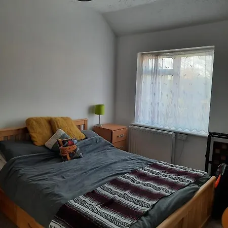 Homestay Turnpike Uxbridge Suites