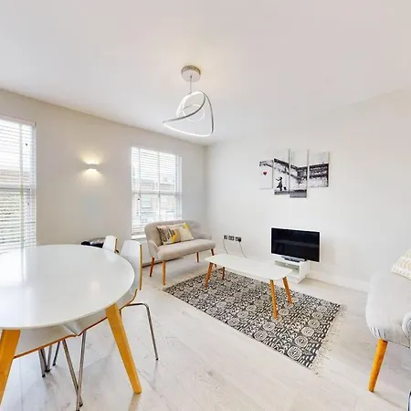 Stylish 2bed2bath Flat 4min From Tube Station 別荘 *