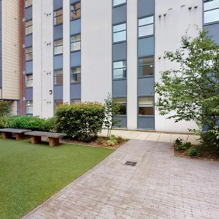 Private Bedrooms With Shared Kitchen And At Iq Tufnell House In London