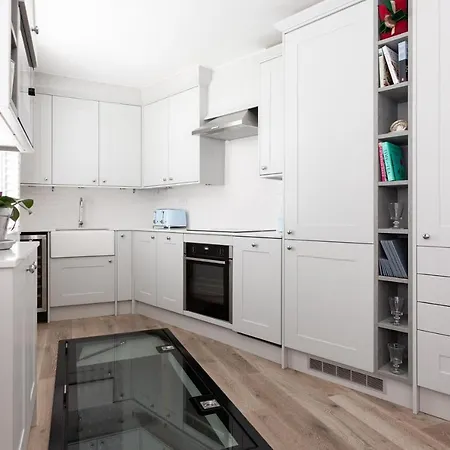 Bathurst Mews Ii By Onefinestay