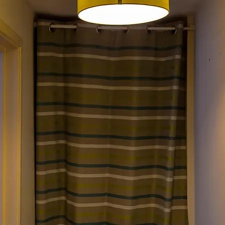 Sw19 - Quiet Split-level 2-bedroom Maisonette With Garden Lägenhet London