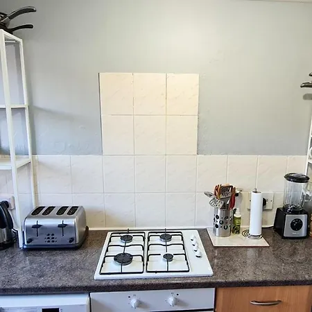 Sw19 - Quiet Split-level 2-bedroom Maisonette With Garden