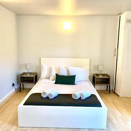 Westciti Caroco 4* Croydon