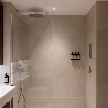 Cove Landmark Pinnacle Hotel 4*