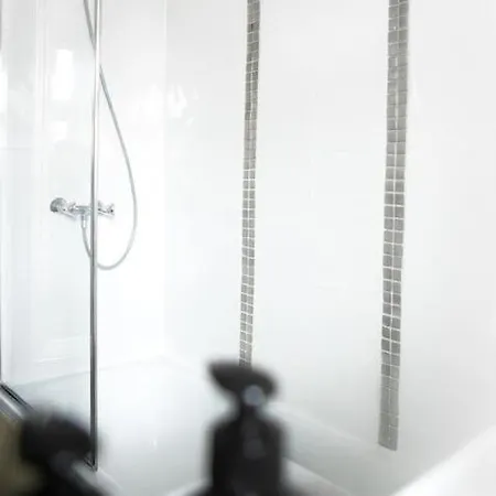 Specious 2 Bedroom Flat - Zone 1 Apartmán *