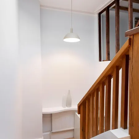 Bright Maida Vale Apartment *