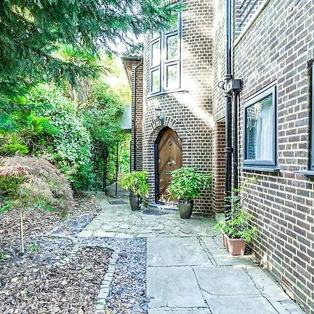 Gatsby Villa London Villa