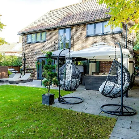 Gatsby Villa London Villa