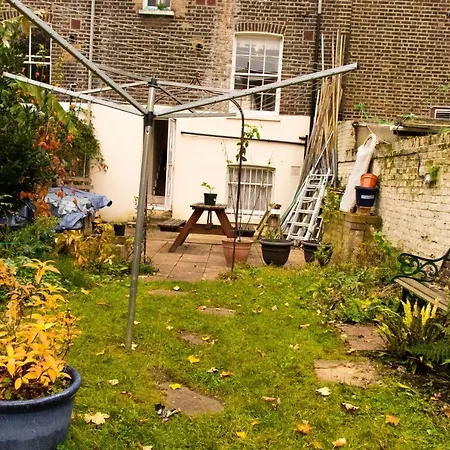 Apartment Trendy Two Bed With Private Garden