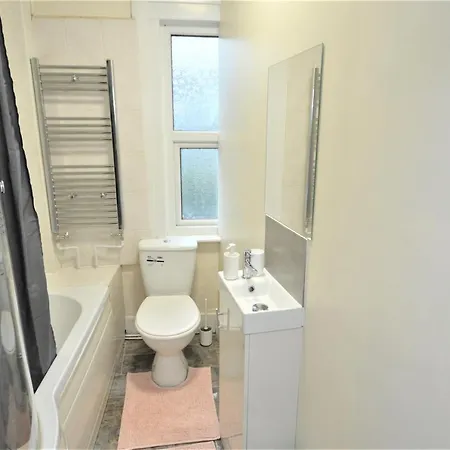 Casa vacanze Cheerful 4 Bedroom House In Greater Londra