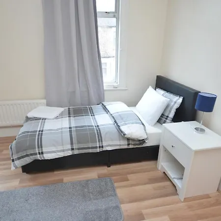 Cheerful 4 Bedroom House In Greater *