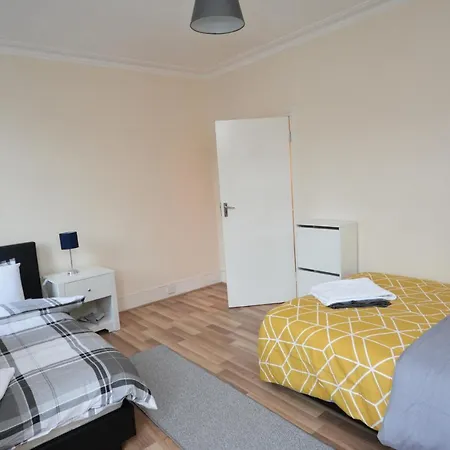 Cheerful 4 Bedroom House In Greater * Londra