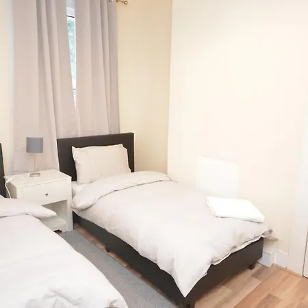 Casa vacanze Cheerful 4 Bedroom House In Greater Londra