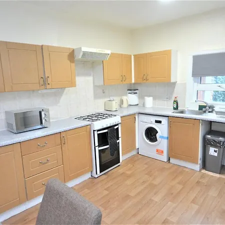 Cheerful 4 Bedroom House In Greater *