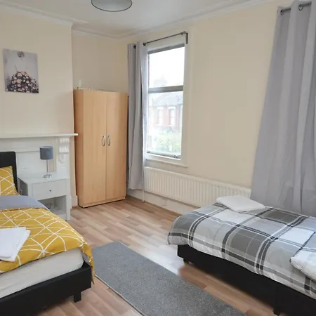 Cheerful 4 Bedroom House In Greater