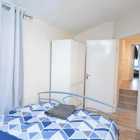 Cheerful 4 Bedroom House In Greater * London