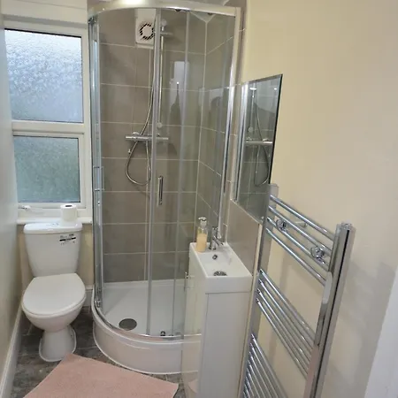 Cheerful 4 Bedroom House In Greater Holiday home *