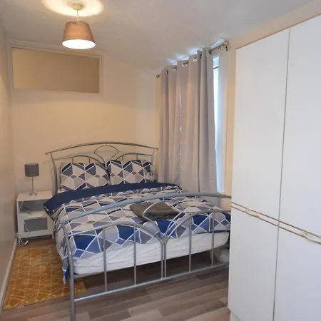 Cheerful 4 Bedroom House In Greater Casa vacanze *