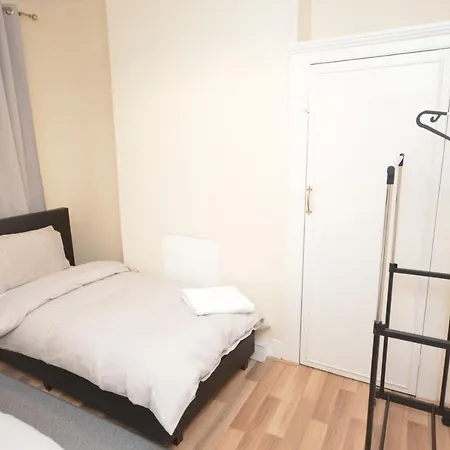 Cheerful 4 Bedroom House In Greater *