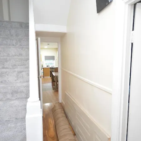 Holiday home Cheerful 4 Bedroom House In Greater *