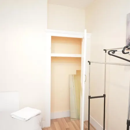 Cheerful 4 Bedroom House In Greater Holiday home