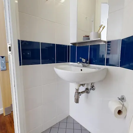 Private Bedrooms With Shared Kitchen And At Iq Tufnell House In Apartment London