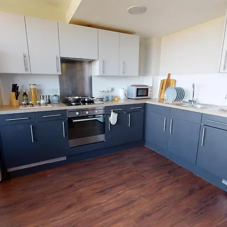 Private Bedrooms With Shared Kitchen And At Iq Tufnell House In Apartment London