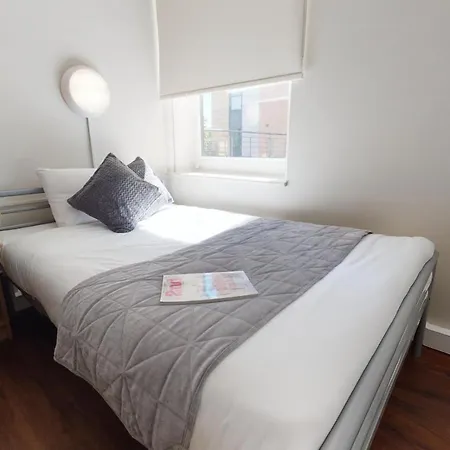 Apartment Private Bedrooms With Shared Kitchen And At Iq Tufnell House In *