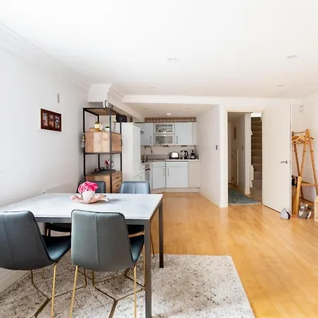 Duke Of Clarence Duplex Apartment *