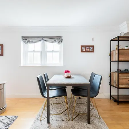 Duke Of Clarence Duplex Apartment *