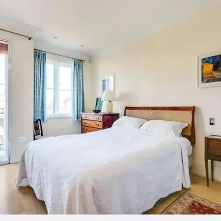 Luxurious In Kew, Richmond, London Apartment *