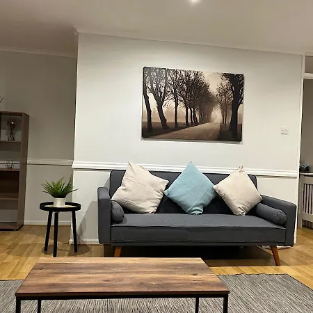 Apartament Lovely 2 Bedroom With Parking Space Londyn