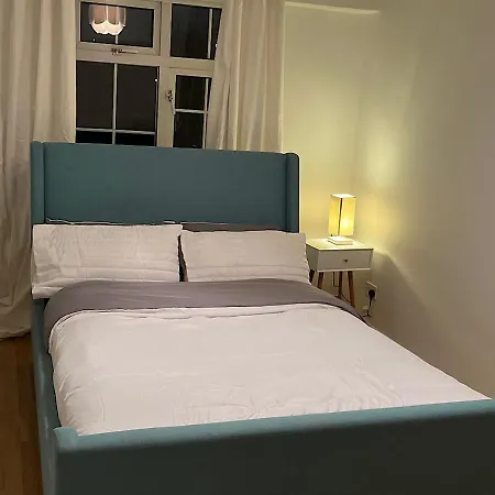 Lovely 2 Bedroom With Parking Space London