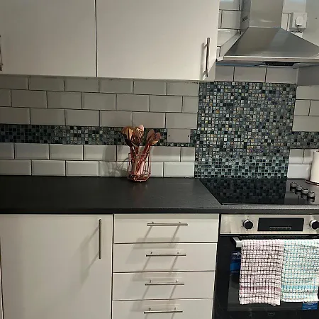 Apartment Lovely 2 Bedroom With Parking Space