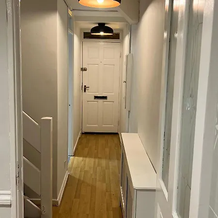 Apartment Lovely 2 Bedroom With Parking Space London